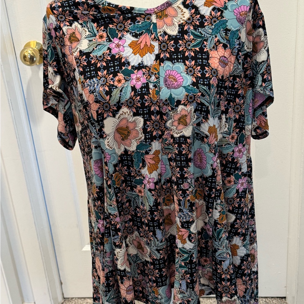 Roz & Ali Multicolor Floral Short Sleeve Top